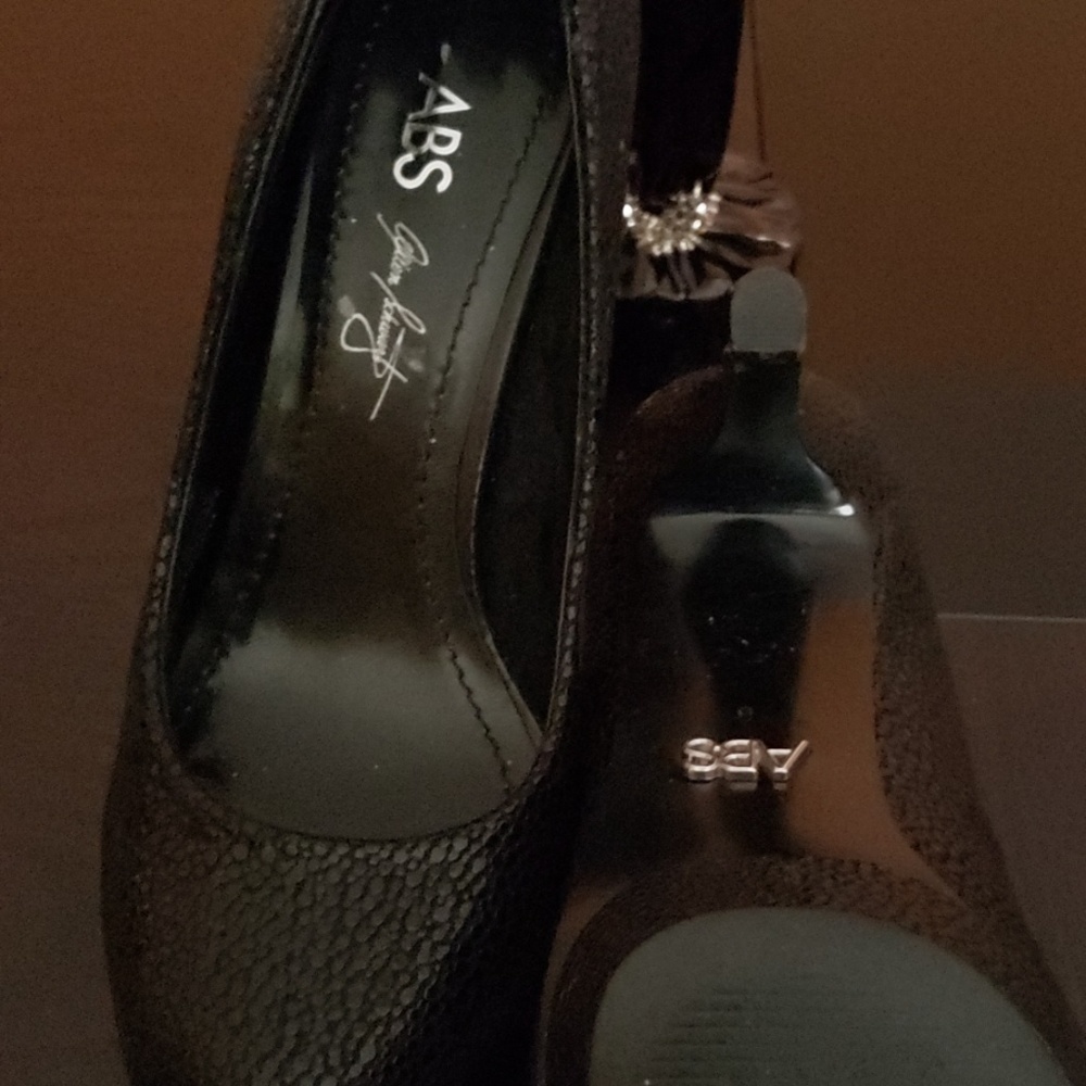 Shoes - Picture 4 of 4